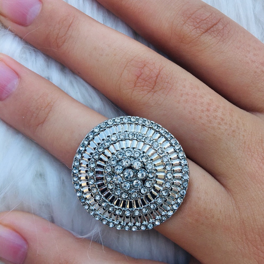 Gorgeous Cocktail Ring Size 6